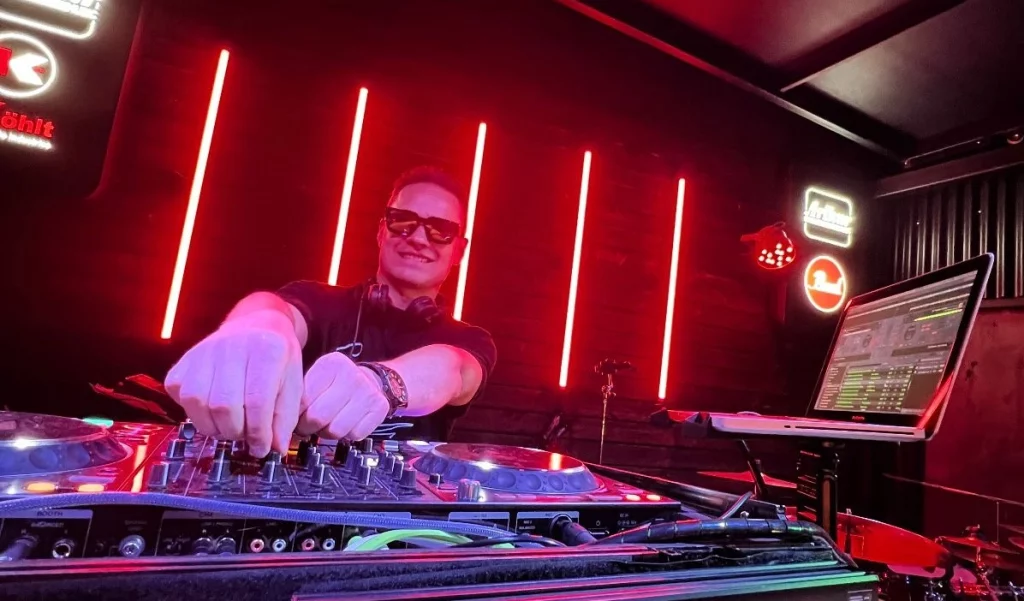 Cris brown Dj